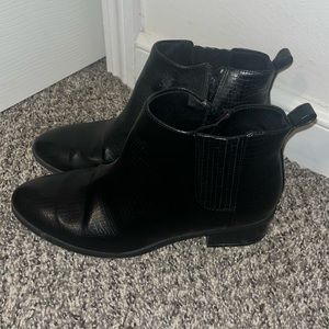 Old Navy black leather boots